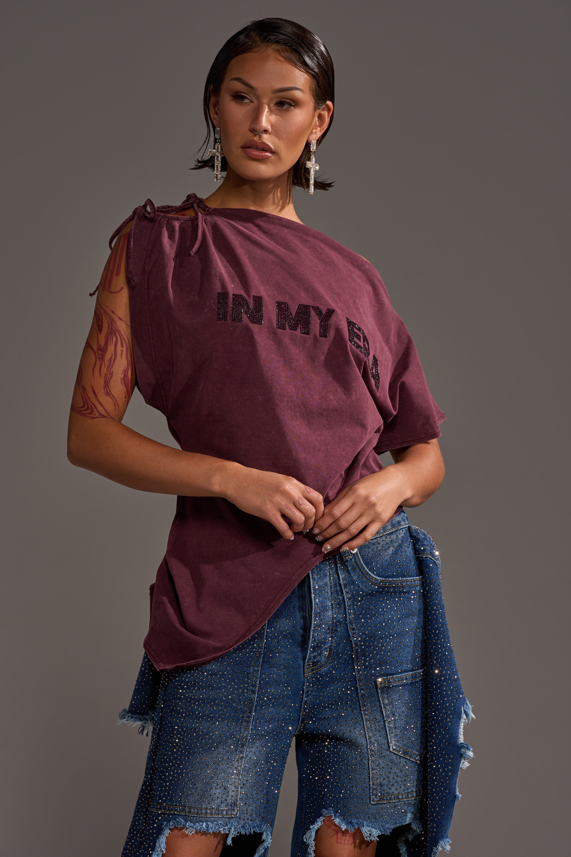 IN MY ERA OFF-THE-SHOULDER TEE
