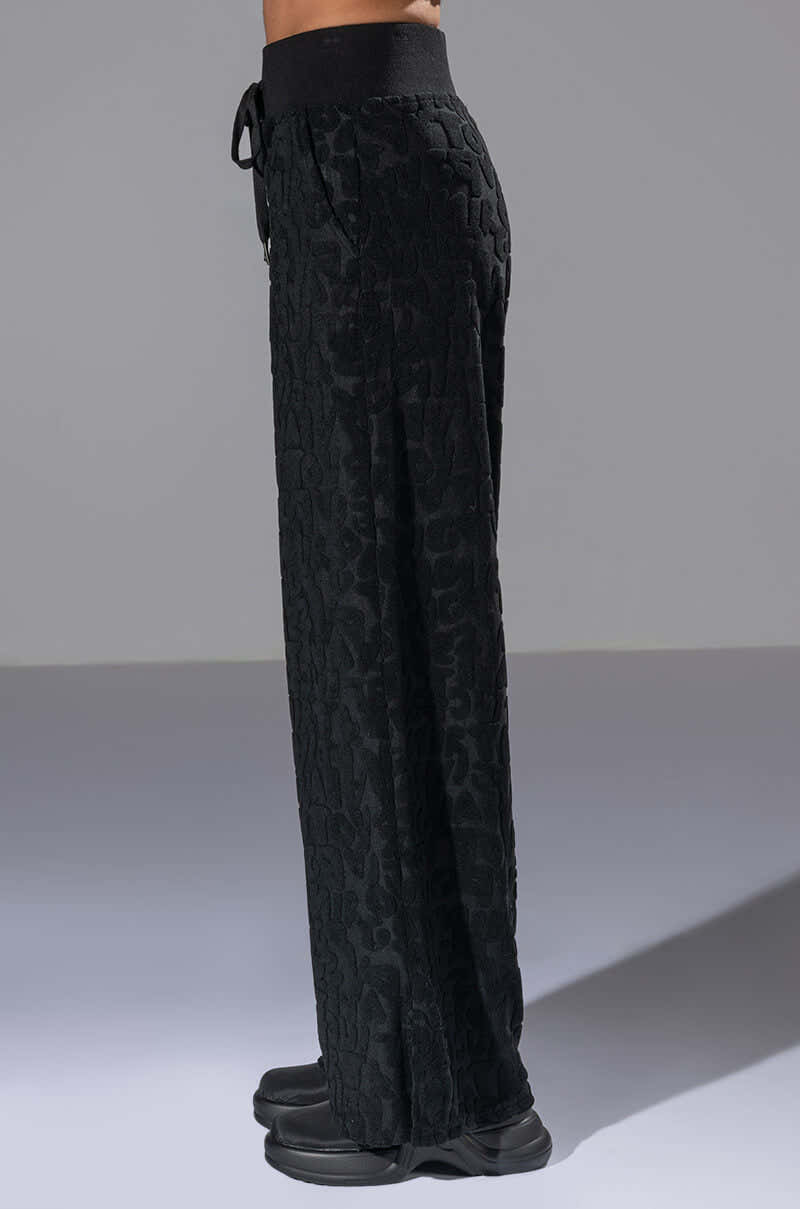 BE HERE TEXTURED WIDE LEG SWEATPANT