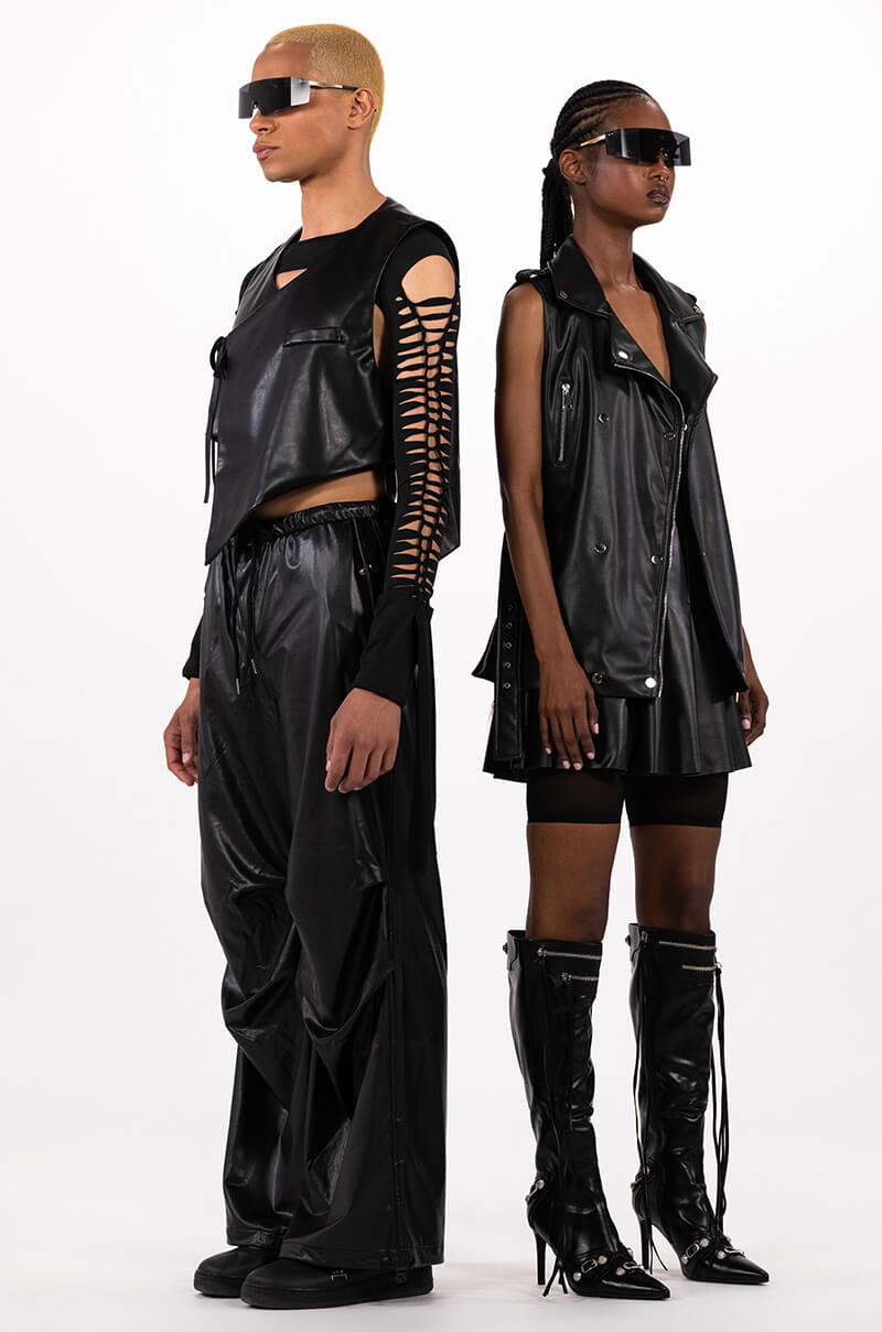 COUNT ON ME PLEATED FAUX LEATHER MINI SKIRT